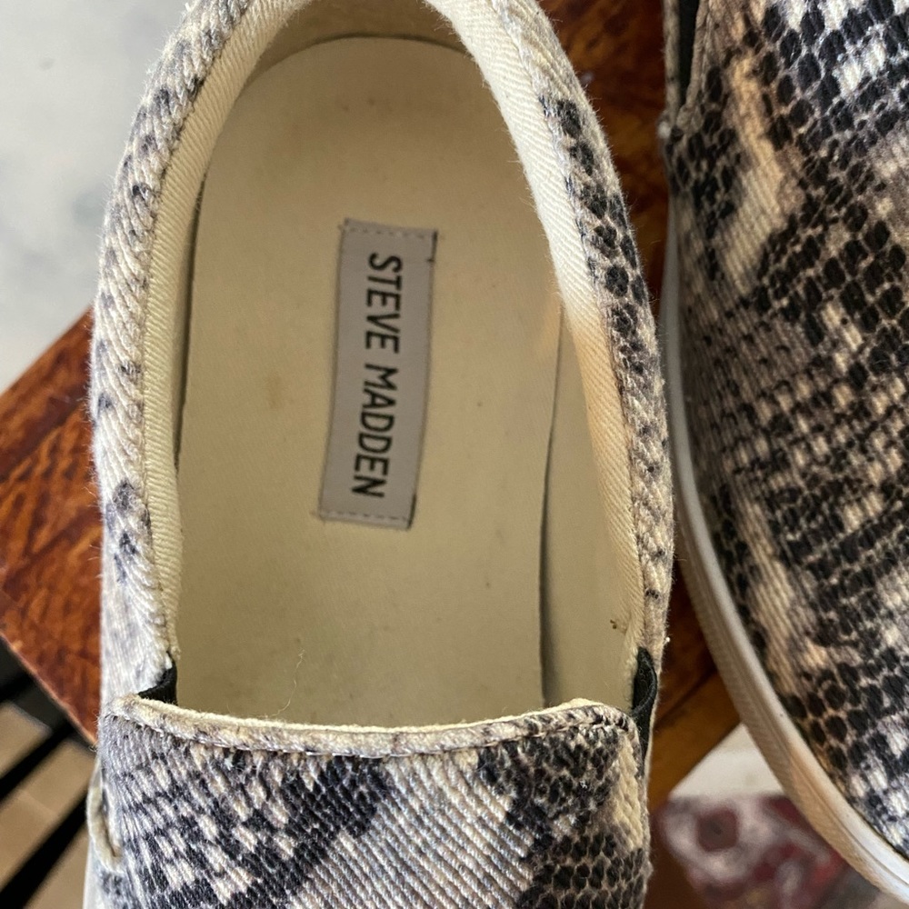 Steve Madden Snake Print Sneaker Size 8.5 - Picture 4 of 4